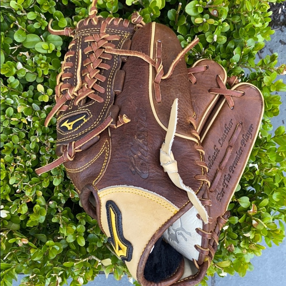 Mizuno infield glove
